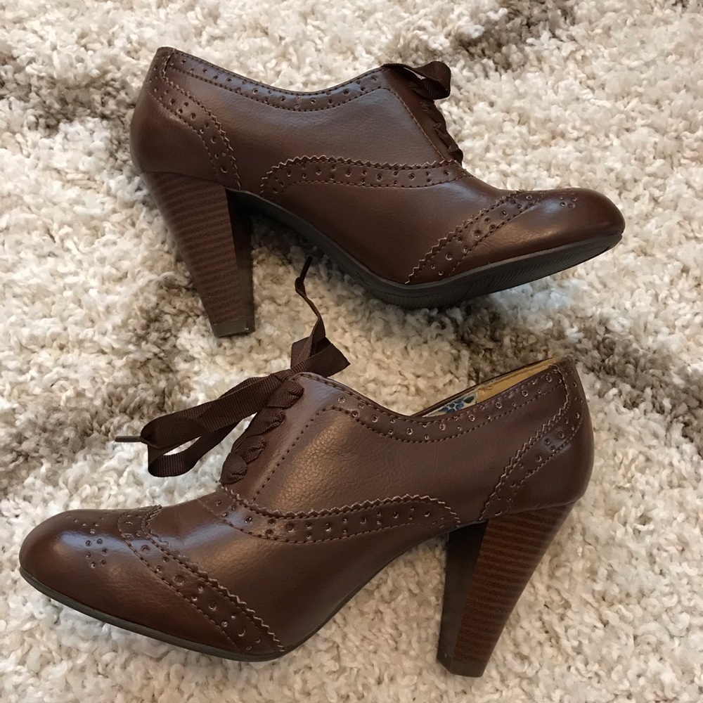 American Eagle oxford lace up heel ankle boots